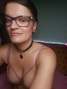 Snapshot of Evamilfhungary chatting on June 15, 2026, 8:19 pm Evamilfhungary online show from June 15, 2026, 8:19 pm