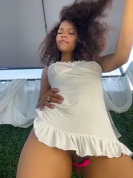 CurlyOopsieXXX online show from June 17, 2026, 9:36 pm