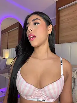 Snapshot of Rossie_Blooms chatting on June 30, 2026, 10:43 pm Rossie Blooms online show from June 30, 2026, 10:43 pm
