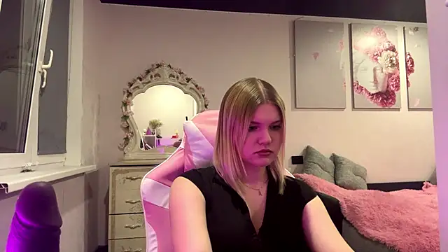 SweettAnny online show from June 30, 2026, 9:15 pm