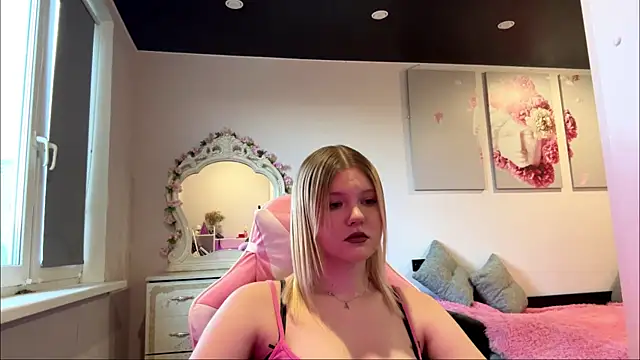 SweettAnny online show from June 28, 2026, 5:30 pm