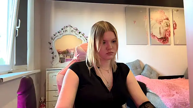 SweettAnny online show from June 16, 2026, 4:40 pm
