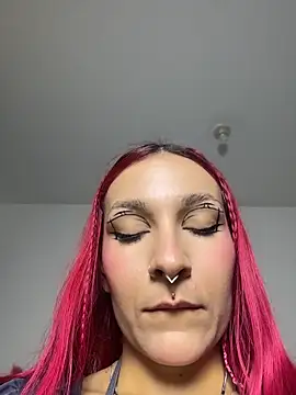 Snapshot of Amelie-RedHoney chatting on May 28, 2026, 10:04 pm Amelie-RedHoney online show from May 28, 2026, 10:04 pm