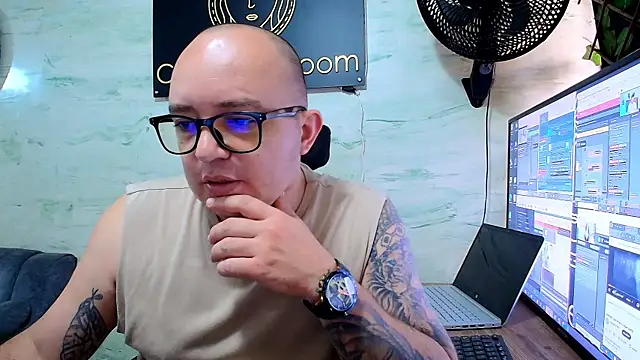 maximo daddy online show from May 1, 2026, 12:43 pm