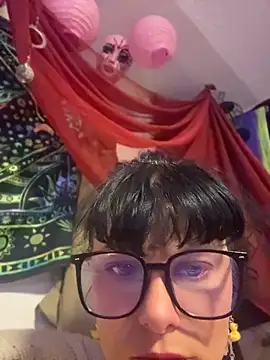 mango-kitty online show from April 21, 2026, 8:26 pm