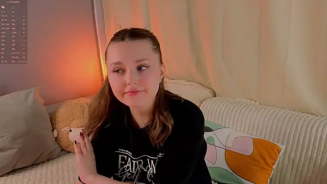 LorriMonz online show from June 12, 2026, 1:47 am