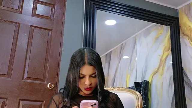 LindaFrancoo online show from June 23, 2026, 4:27 pm