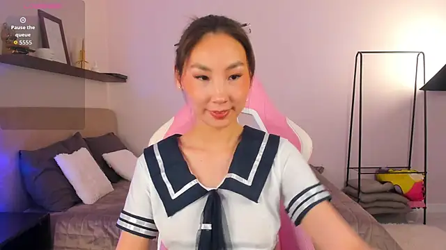 LexieLee online show from June 12, 2026, 10:02 am