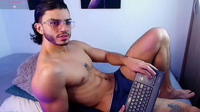 IamAxel03 online show from June 17, 2026, 8:19 pm