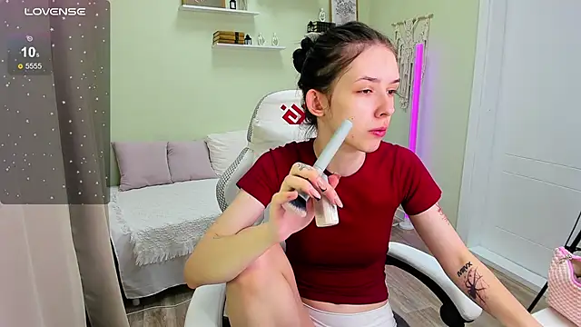 AnnaOddy online show from June 3, 2026, 1:17 am