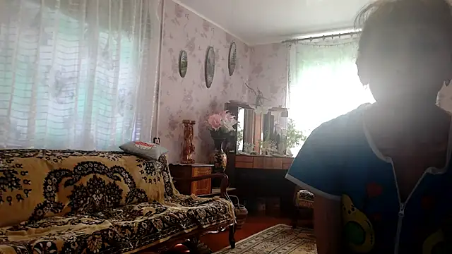Snapshot of Shooting-Star- chatting on June 9, 2026, 2:40 pm Shooting-Star- online show from June 9, 2026, 2:40 pm