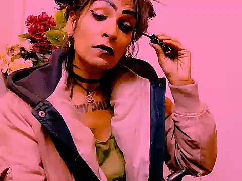 Alanadelray21 online show from July 6, 2026, 7:15 am