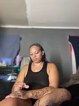 SHY QUINN online show from June 16, 2026, 10:21 pm