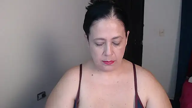 carlareyesk977 online show from July 3, 2026, 8:37 pm