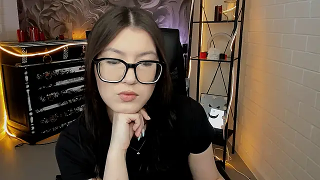 JennyGibson online show from June 15, 2026, 11:43 am