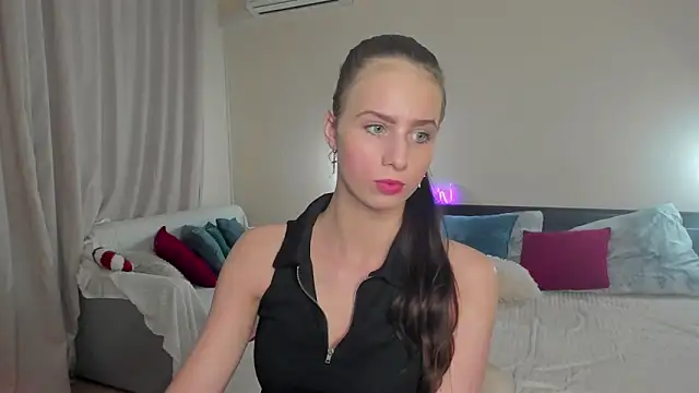 Snapshot of LoveBettie chatting on June 11, 2026, 3:20 pm LoveBettie online show from June 11, 2026, 3:20 pm
