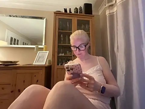 Laylaskyexx online show from June 9, 2026, 9:27 pm