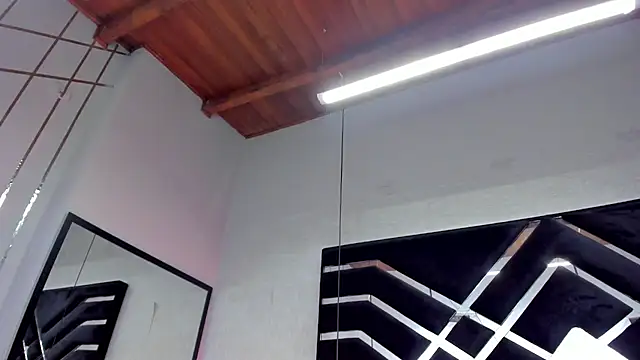 SiennaBel online show from May 27, 2026, 1:57 am