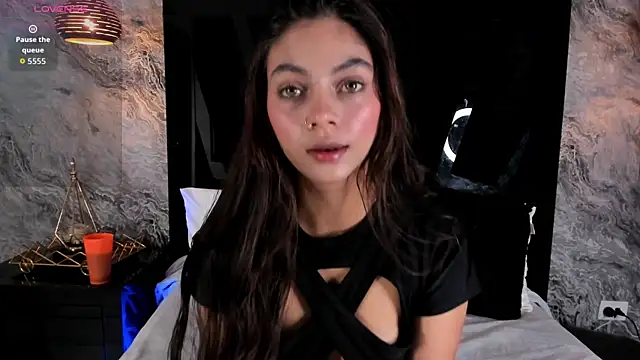 Kendall Rous  online show from June 13, 2026, 1:42 pm