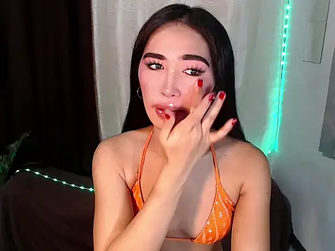urasiankylie online show from June 24, 2026, 6:06 pm