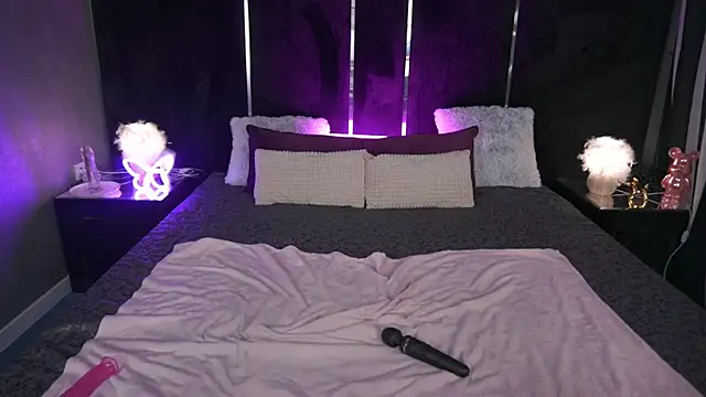 Snapshot of MelaniiePlay chatting on June 27, 2026, 1:17 pm MelaniiePlay online show from June 27, 2026, 1:17 pm