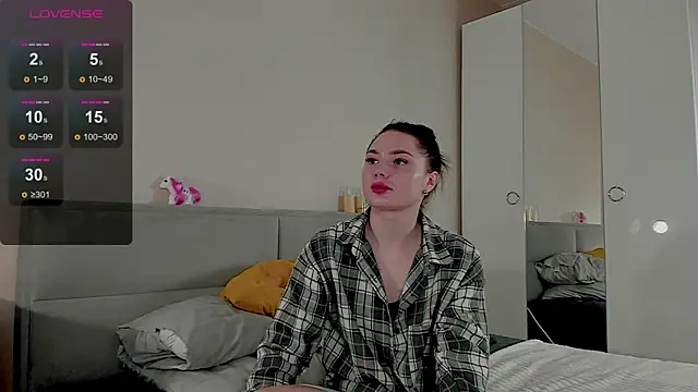Aphrodite Portman online show from May 26, 2026, 2:09 am