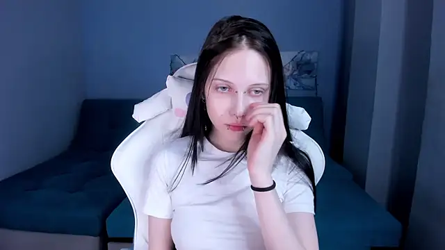 SugarBunny18 online show from June 16, 2026, 5:51 am