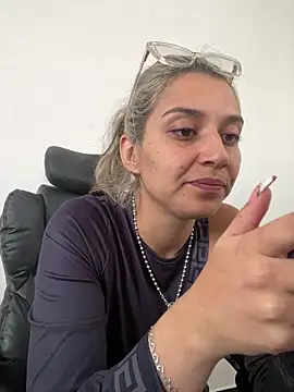 Isabella varella- online show from June 12, 2026, 2:04 pm