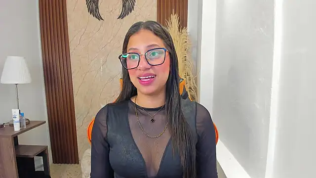 Atiena  online show from June 6, 2026, 7:52 pm