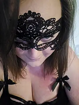 nika-W online show from April 19, 2026, 6:54 pm