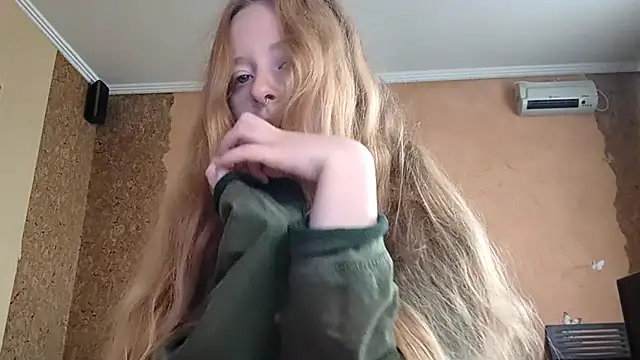 Snapshot of KateVibe_01 chatting on June 14, 2026, 12:07 am KateVibe 01 online show from June 14, 2026, 12:07 am
