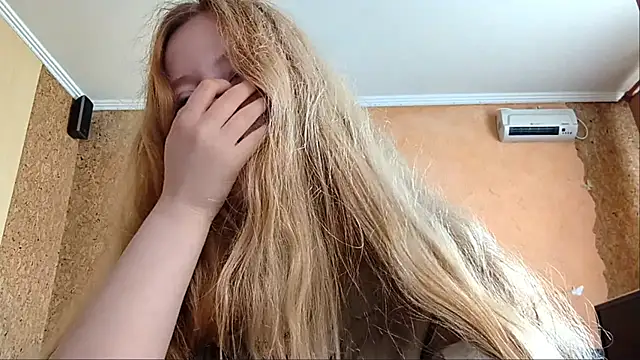 Snapshot of KateVibe_01 chatting on June 3, 2026, 3:18 am KateVibe 01 online show from June 3, 2026, 3:18 am