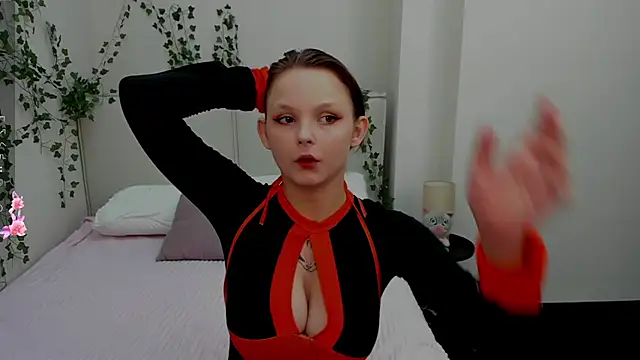 Charlotte Stee online show from July 2, 2026, 2:23 am