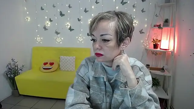 NikaMayu online show from May 4, 2026, 5:11 am