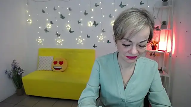 NikaMayu online show from May 9, 2026, 5:11 am