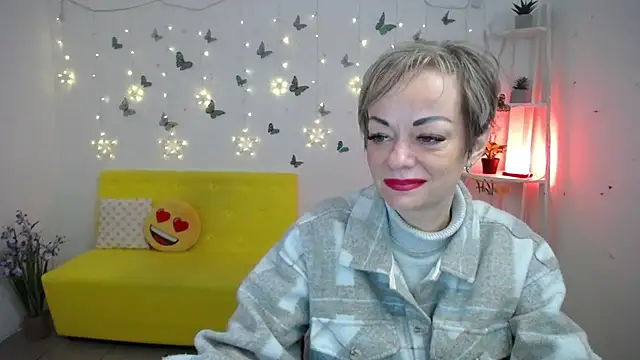 NikaMayu online show from May 6, 2026, 5:22 am