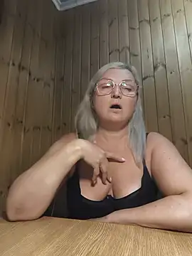 White-Chocolatte online show from June 15, 2026, 6:07 pm