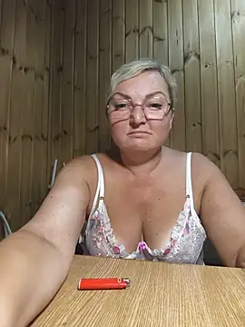 White-Chocolatte online show from June 26, 2026, 6:58 pm