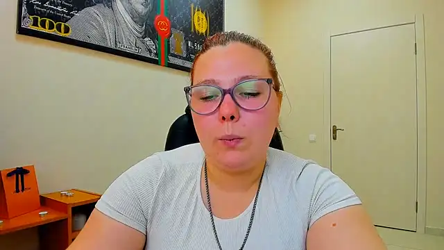 Snapshot of Aillia-Rous chatting on July 7, 2026, 7:23 am Aillia-Rous online show from July 7, 2026, 7:23 am