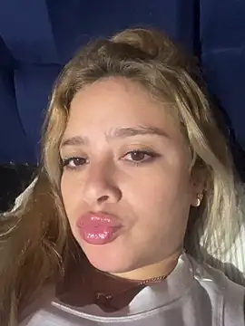 jade06  online show from April 19, 2026, 3:51 am