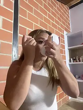 jade06  online show from April 23, 2026, 10:00 pm