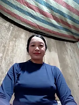vanlucky2 online show from May 7, 2026, 12:04 am