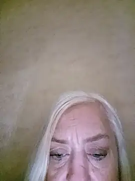 Julia20X online show from June 14, 2026, 6:42 pm