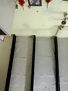 pujaji098 online show from April 21, 2026, 4:57 pm