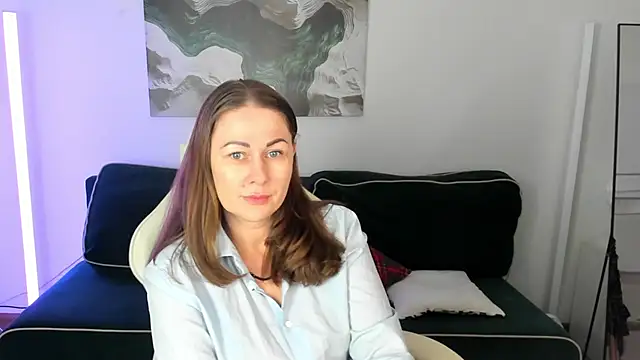 NinnaBrewer online show from April 22, 2026, 2:07 am