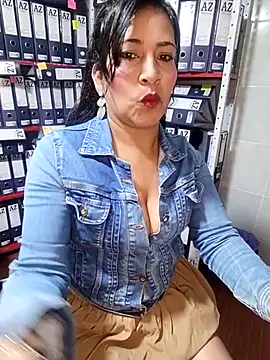 ZOE-WILDER  online show from June 12, 2026, 11:08 am