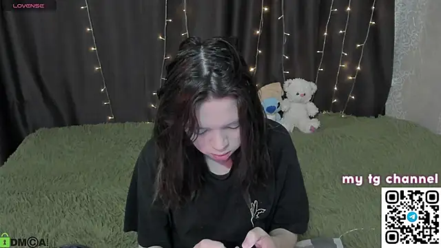 MisaRisaChan online show from May 1, 2026, 9:36 am