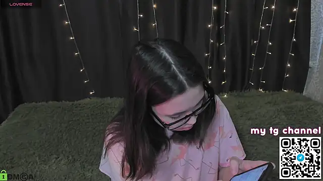 MisaRisaChan online show from May 7, 2026, 8:07 am