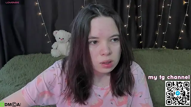 MisaRisaChan online show from May 6, 2026, 7:34 am