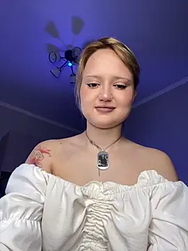 Snapshot of BlondyDream_ chatting on April 12, 2026, 5:22 am BlondyDream online show from April 12, 2026, 5:22 am